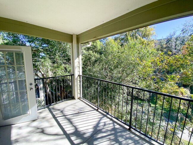 Building Photo - Campus View 1257 #312