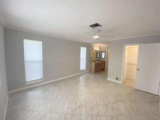 Building Photo - 2480 Juniper Dr