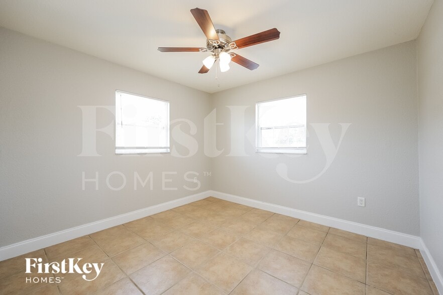 Building Photo - 2326 Barcelona Ave