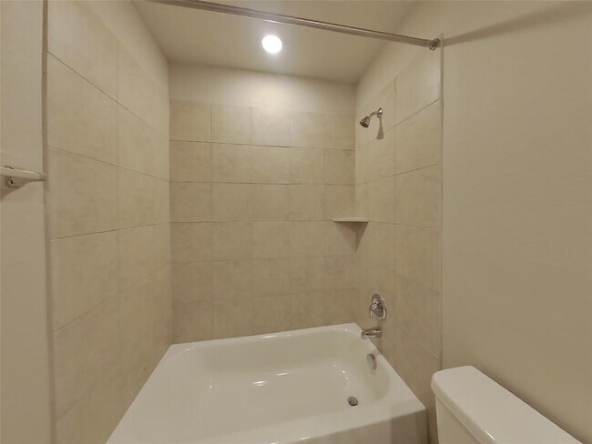 Building Photo - 5300 Saddle Clb Dr