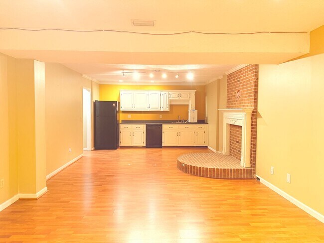 Building Photo - 2 Story Brick Home in Johnson City