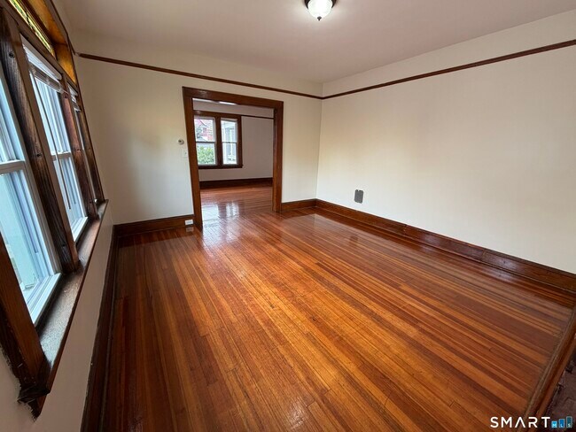 Building Photo - 306 Judson Pl