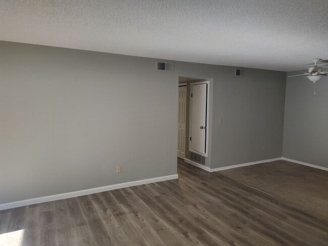 Building Photo - Gorgeous 2 bed Aurora condo for rent