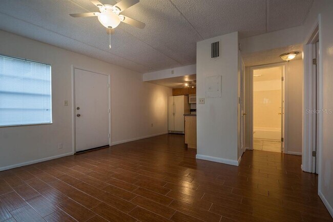 Building Photo - 5221 Bayshore Blvd