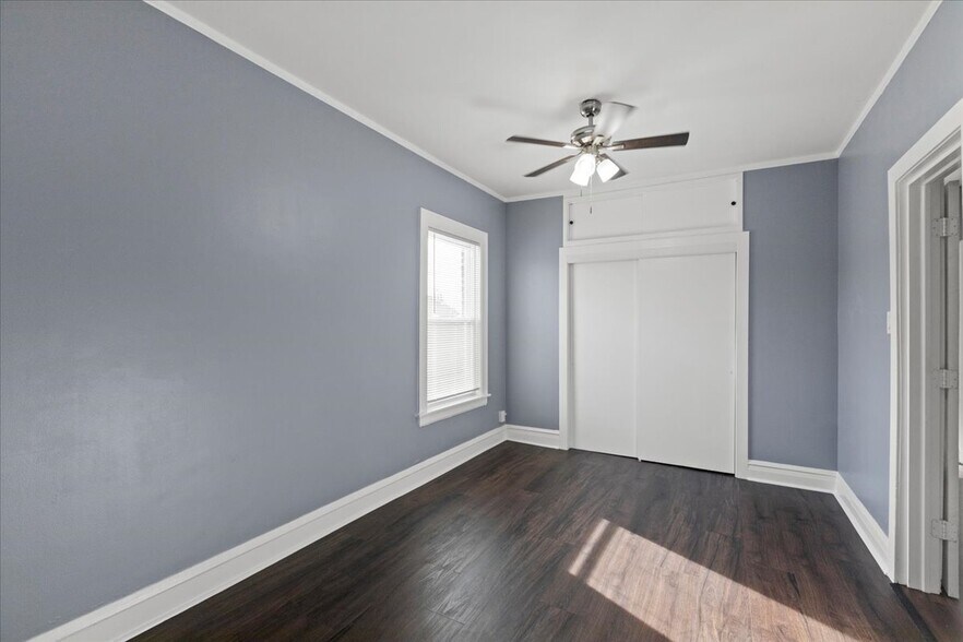 Building Photo - 6018 W Addison St