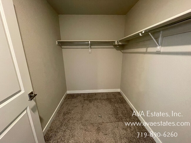 Building Photo - 2403 Sunrise Ln