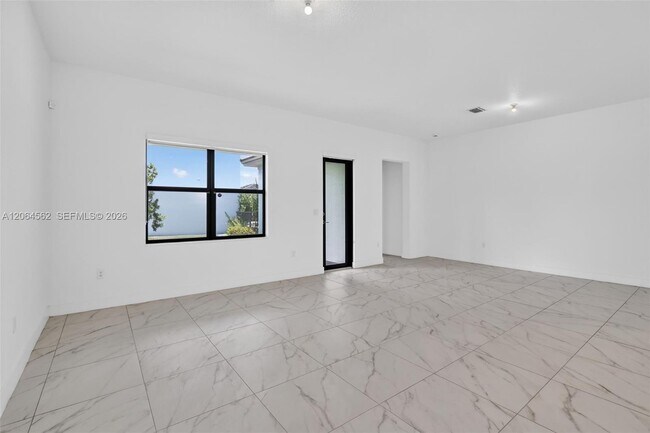 Building Photo - 4574 SW 173rd Ave