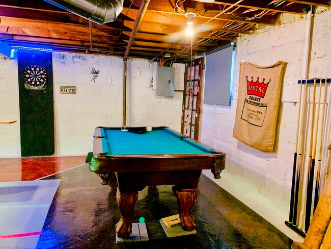 Building Photo - 5830 Holmes St