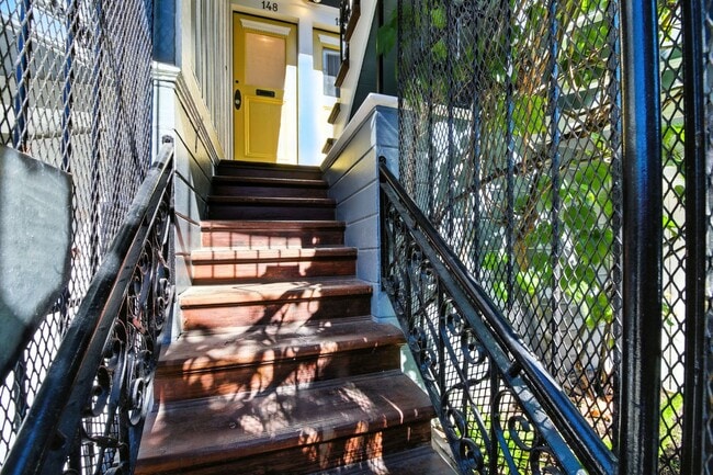 Building Photo - 148 Fillmore St