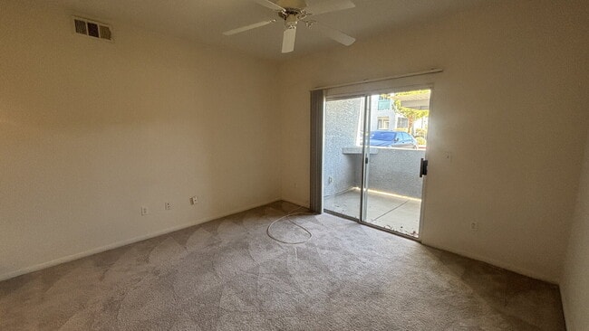 Building Photo - First-floor 1-bedroom condo available for immediate move-in.