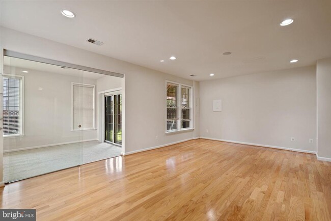 Building Photo - 43139 Royal Fern Terrace