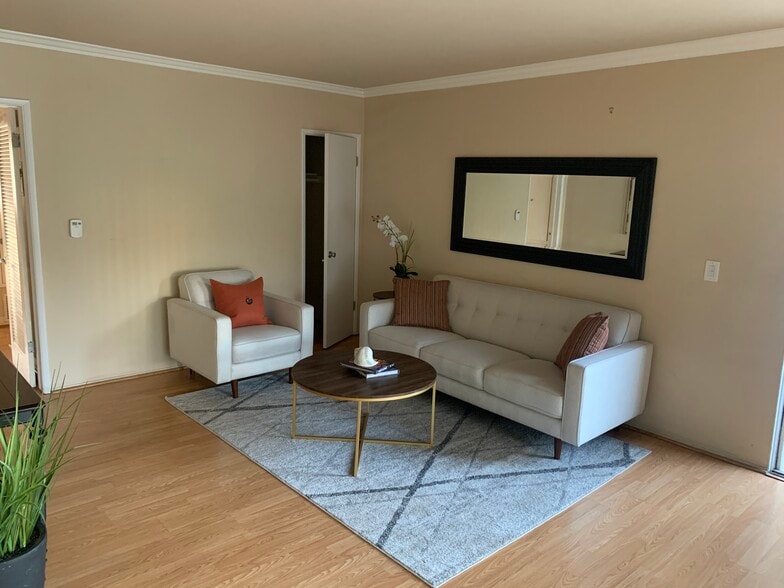 Building Photo - 1221 S Sherbourne Dr