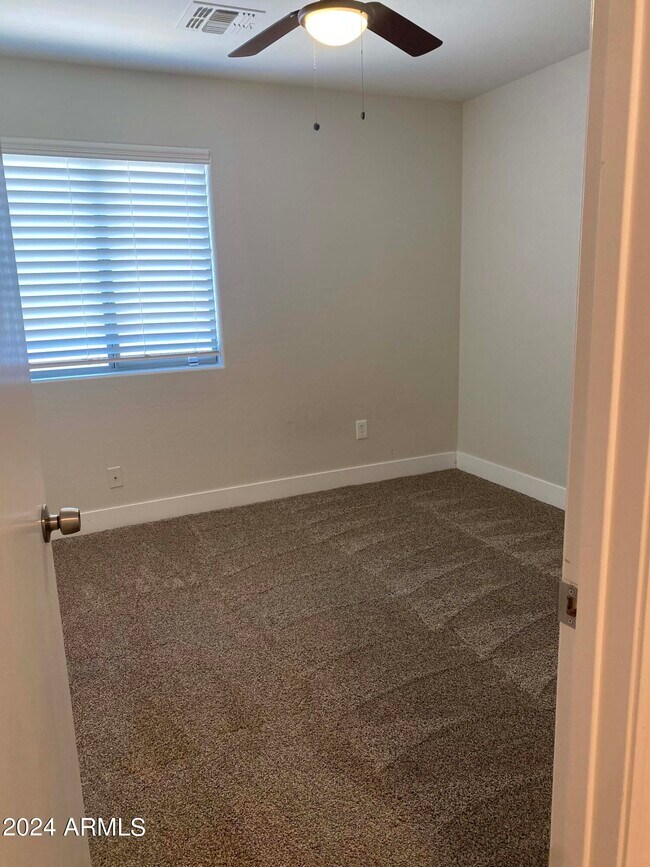 Building Photo - 1755 W Desert Canyon Dr
