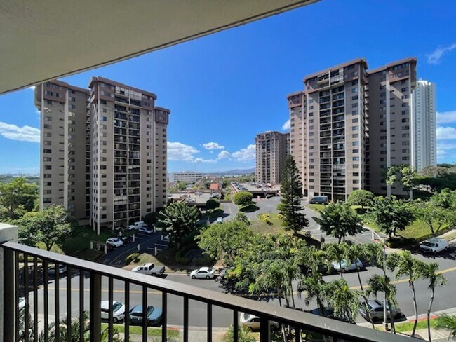Building Photo - Beautiful 1 bedroom with large lanai & ama...