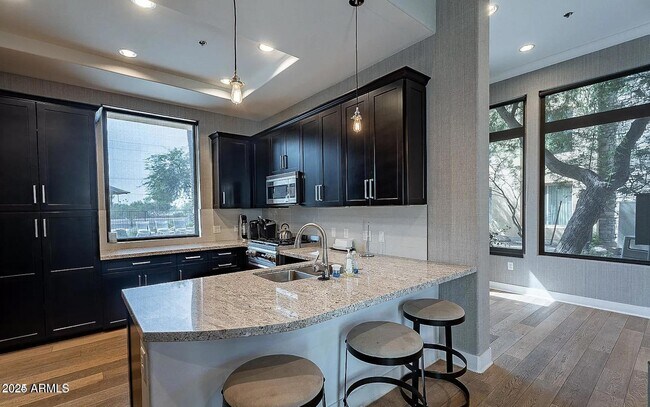 Building Photo - 4909 N Woodmere Fairway