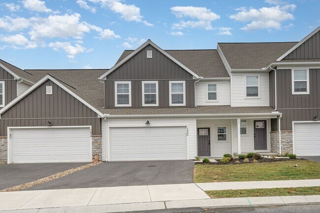 Building Photo - 7880 Briarwood Dr