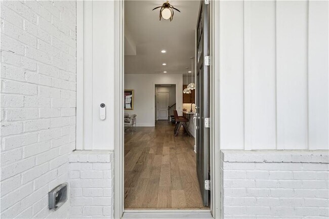 Building Photo - 158 Kingwood Dr