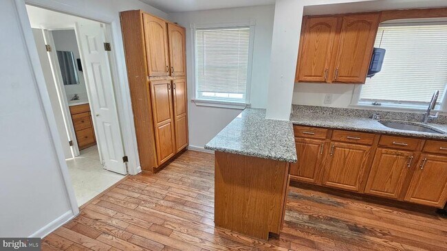 Building Photo - 328 Rees Dr