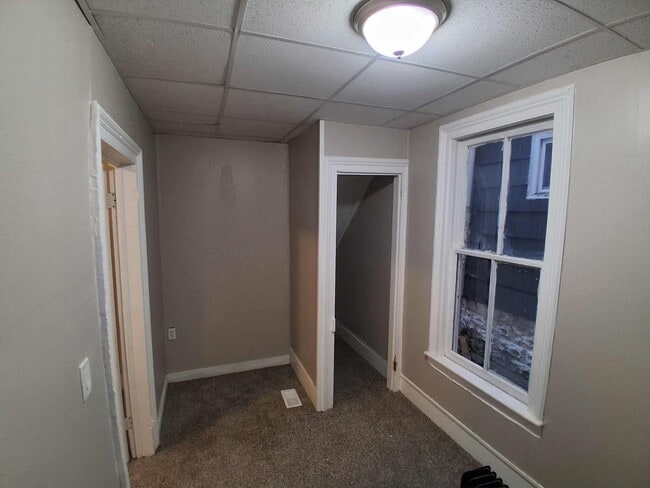 Building Photo - 3 Bedroom single family homes