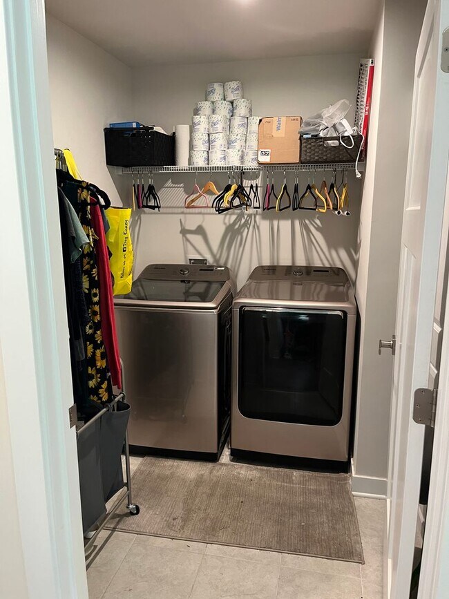 Building Photo - 3 bed 2 bath rental in Village Oaks Subdivision close proximity to Lake Monticello