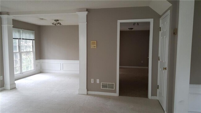 Building Photo - 2595 Binghampton Ln