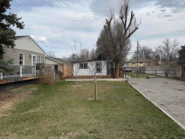 Building Photo - 307 First Ave E