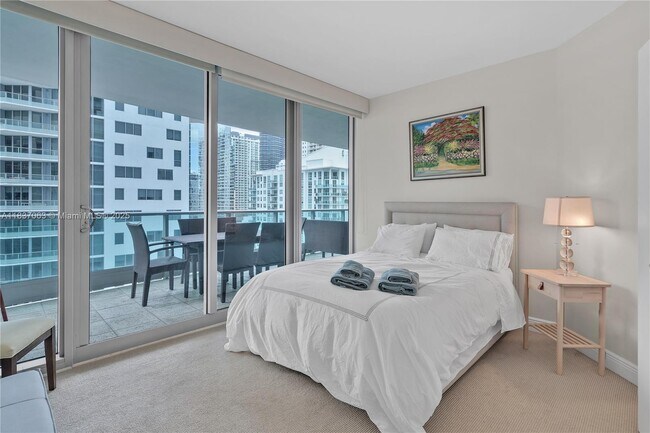 Building Photo - 1331 Brickell Bay Dr