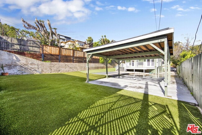 Building Photo - 2124 Reservoir St