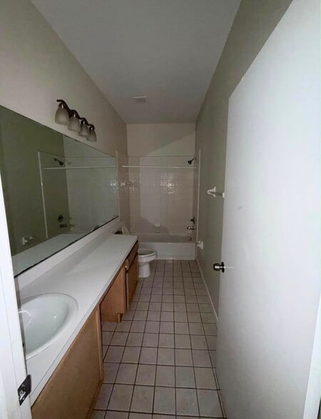 Building Photo - 13294 Summerton Dr