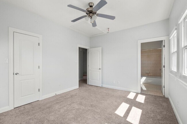 Building Photo - Waterfront Living at Its Best – For Rent on Tiki Island