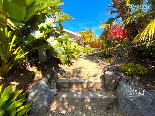 Building Photo - Most Charming Home in La Costa