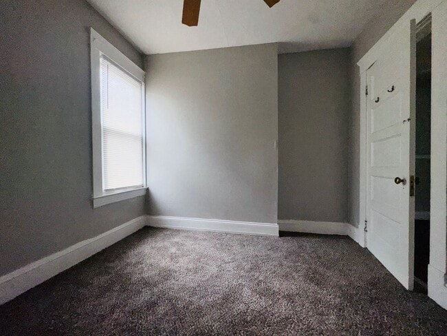 Building Photo - 692 E 128th St