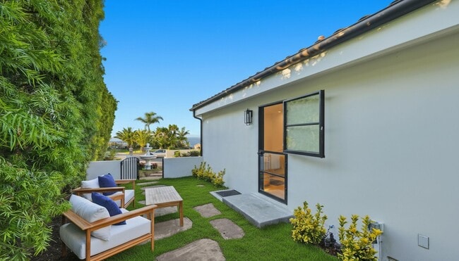 Building Photo - Completely Remodeled, Custom 4BR3.5BA Hilltop Home w/ Incredible Panoramic Ocean/Whitewater/Coast...