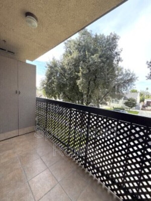 Building Photo - 1020 Davis Ave