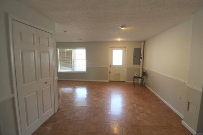 Building Photo - 3069 Taylor Springs Rd