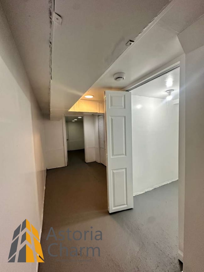 Building Photo - Move in by March 31st - Pick your move in incentive: A TV, 1 month free on a 13th month lease, or...