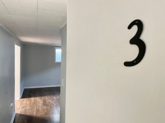 Primary Photo - RADER 1321