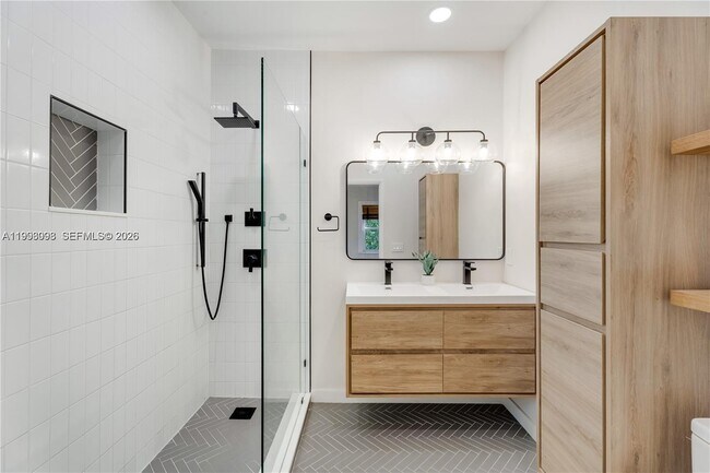 Building Photo - 414 Camilo Ave