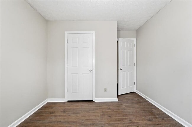 Building Photo - 181 N Springs Dr