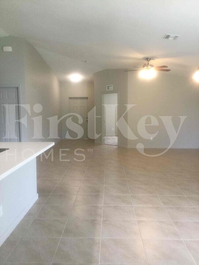 Building Photo - 1351 SW Amboy Ave