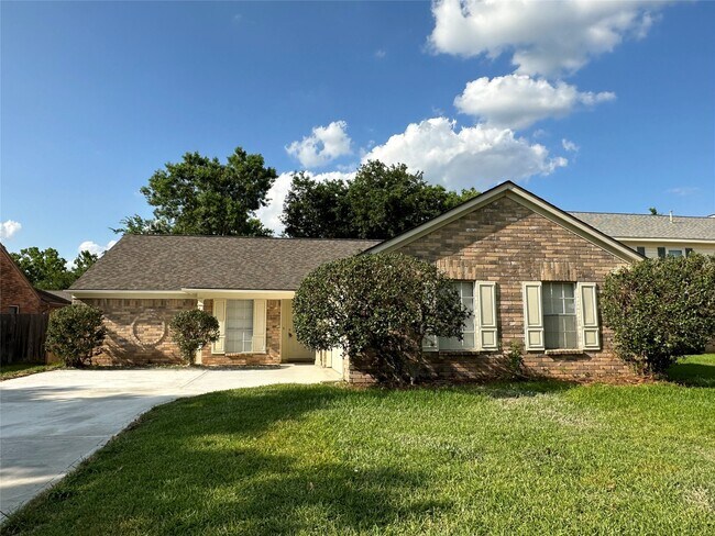 Building Photo - 3319 Green Fields Dr