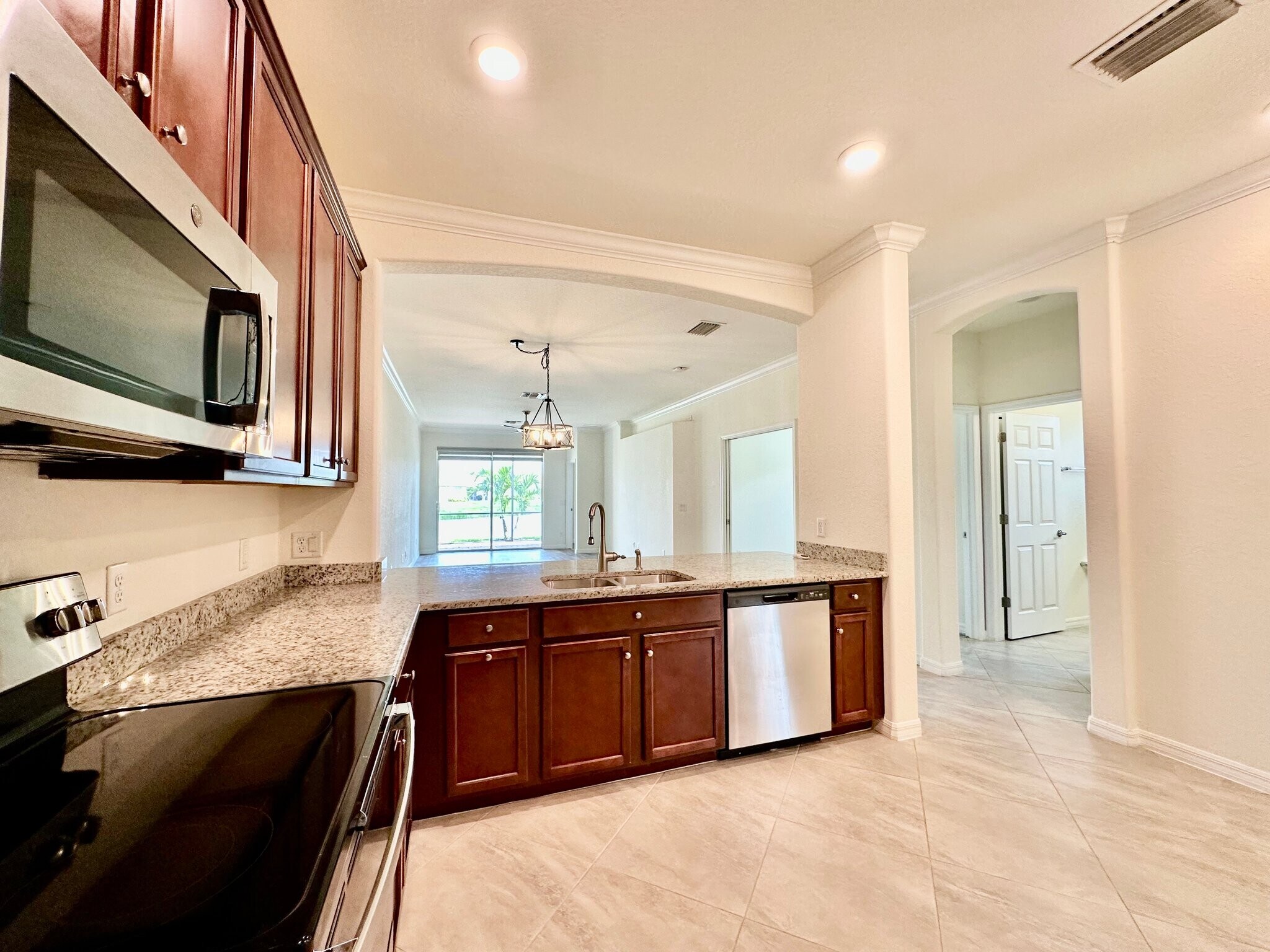 Building Photo - 1823 Alameda Dr