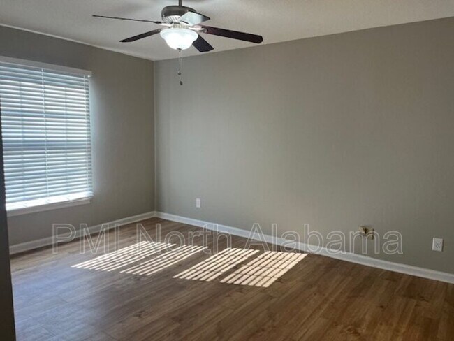 Building Photo - 2080 Woodlawn Dr SW