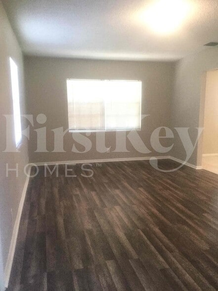 Building Photo - 3637 Ave Montresor