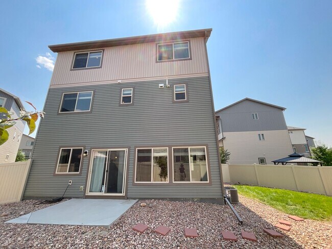 Building Photo - 3 Bedrooom Home Available Near Dublin Blvd...