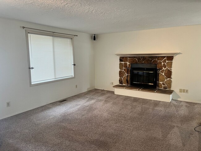 Building Photo - Charming Tualatin home on corner lot!