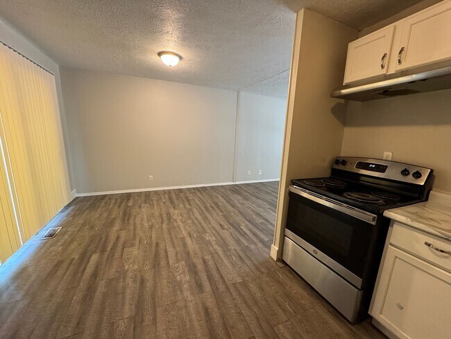 Building Photo - Far Eastside 4 Bedroom 2 Bath