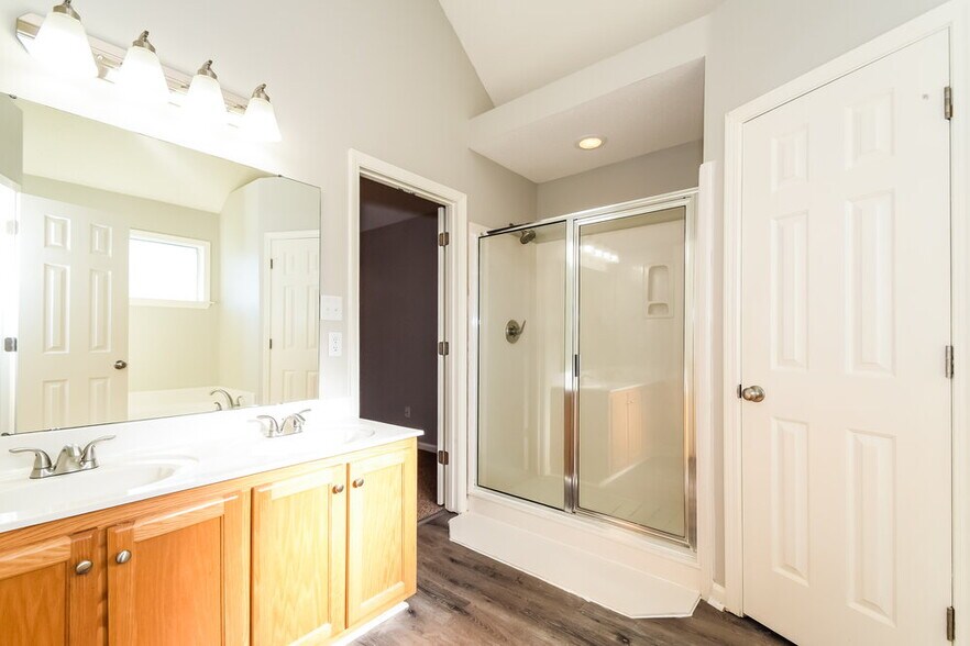 Building Photo - 1303 Chatman Way