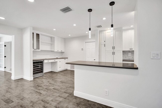Building Photo - 618 Lindell Blvd