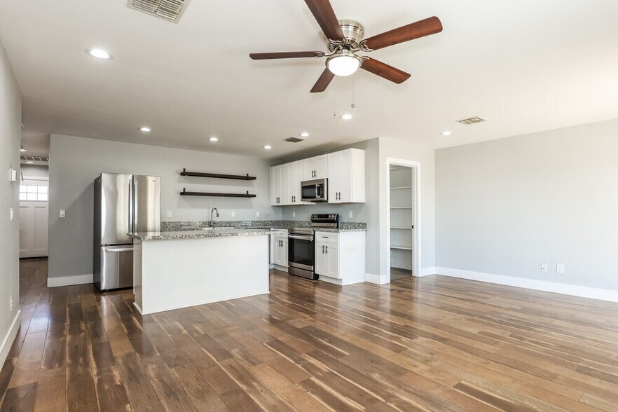 Building Photo - 3865 W Gaby Rd